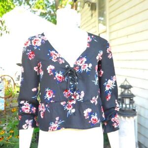 2/$10 H&M Divided Floral Crop Top